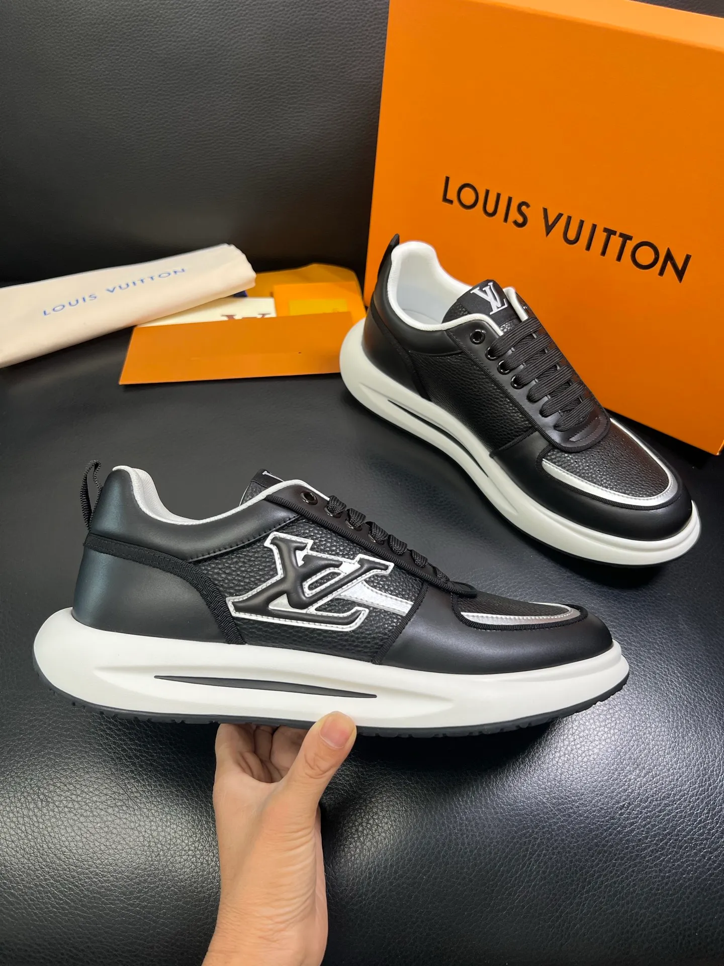 Men's shoes💰800 Lv 🔍Top purchasing agent🇮🇹 Louis Vuitton, the sports sneaker counter is synchronized, the uppers are imported from Italy, high-quality splicing colorful and complex crafts, the imported mesh padding is soft and comfortable, soles: original soles specially provided by the original factory, T men's men's shoes 💰U exclusive movable molded soles are super comfortable, original factory and single goods, 🔍🔍high quality, you can enter and exit the counter at will, welcome to compare, code number 38-44 (customized 45) 85871